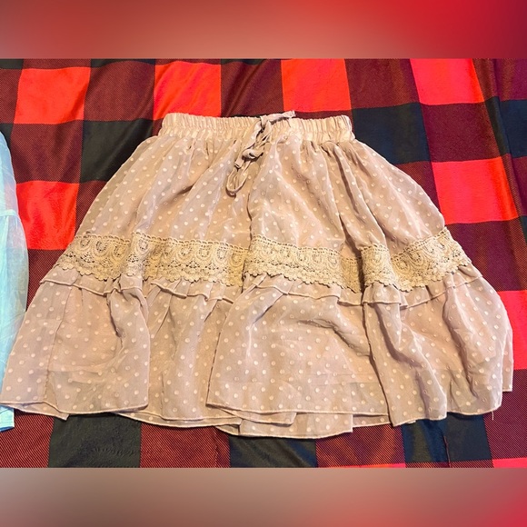 NWOT SHEIN 4 piece bundle. 2 holiday tshirts & 2 pastel color skirts (size 4/s) - Picture 8 of 15